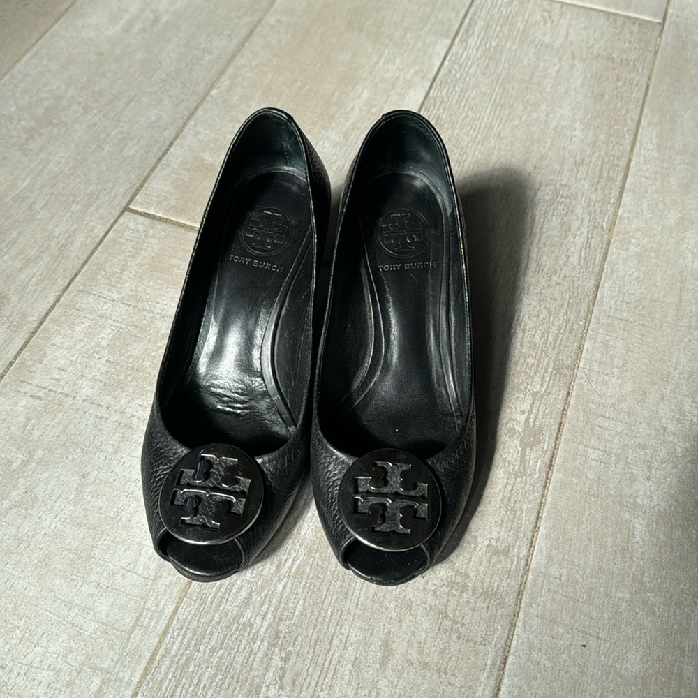 TORY BURCH Black Wedge with Silver Logo